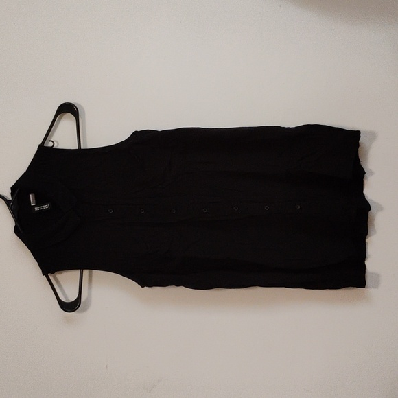 Divided by H&M | Sleeveless button-up dress shirts, 1 black/1 white | women's 2 - Picture 4 of 6